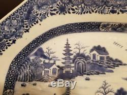 18th Century LARGE CHINESE EXPORT BLUE AND WHITE PORCELAIN OCTAGONAL PLATTER