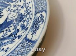 19th century Qing Dynasty Chinese blue and white painted large plate