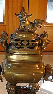 ANTIQUE 19c CHINESE LARGE BRASS FOO-DOG INCENSE BURNER ON STAND, PITCH HANDLES