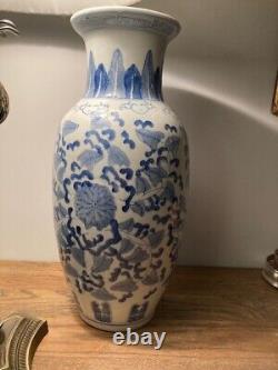 A Quality Large Decorative Modern Chinese Blue And White Glazed Ceramic Vase