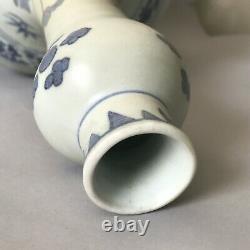 A large Chinese Transitional period Hatcher Cargo blue & white vase 17thc