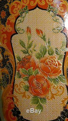 Antique Chinese Large Porcelain Hand Painted Medalions With Court Scene Vase