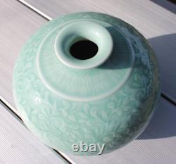 Beautiful Large Chinese Qing Carved Celadon Porcelain Vase Qianlong Mark