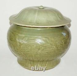 Chinese Ming Longquan Covered Celadon Glaze Molded Leaf Motif Large Bowl (ZaG)