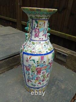 Chinese Very large Famille verte hand painted vase wonderful colours signed