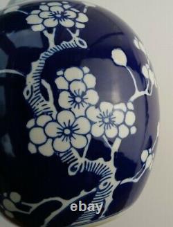 Chinese ginger Jar Blue and White 20th Century Large 21cm tall Vintage