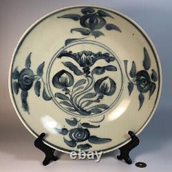 Large Antique Chinese Blue and White Charger Ming Dynasty Zhangzhou Swatow