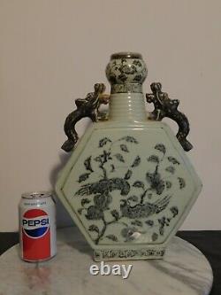 Large Antique Chinese Hexagon Shape Porcelain Flask or Vase in Hongwu Ming Style