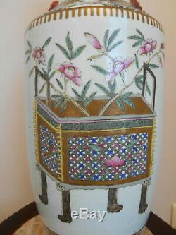 Large Antique Chinese vase with a decoration of antiquities // 19th century