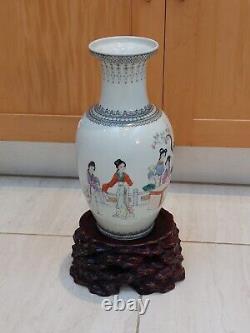 Large Chinese'Ladies' vase