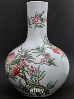 Large Chinese'Nine Peaches' porcelain vase