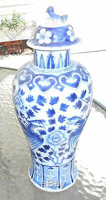 Large antique Chinese Ming dynasty design vase phoenix birds