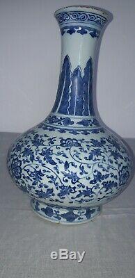 Large antique chinese blue and white vase. Kangxi. 1644.1722