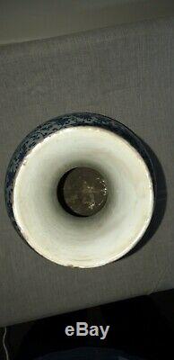 Large antique chinese blue and white vase. Kangxi. 1644.1722