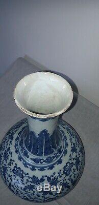 Large antique chinese blue and white vase. Kangxi. 1644.1722