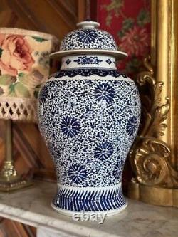 Large pair of antique Chinese blue and white porcelain Qing dynasty jars vases