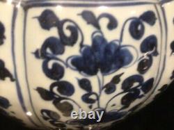 PR EARLY 20th CENTURY LARGE BLUE & WHITE ORIENTAL GINGER JARS