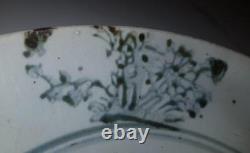 Rare Chinese Late Ming Dynasty Large Swatow Celadon Dish with Flowers 31 cm Wide