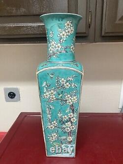 Rare Large antique Chinese green ground famille verte Square vase