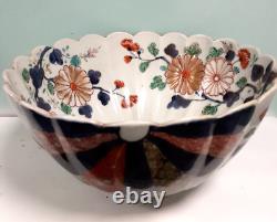 Rare antique Chinese porcelain 19thc deep bowl fluted scalloped edge wucai large