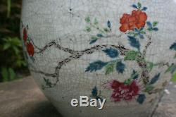 Superb Large 19th C. Antique Chinese Porcelain Hand Painted Flower Pattern Pot