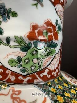 VTG ANTIQUE 20TH C. LARGE CHINESE FAMILLE ROSE PORCELAIN VASE With WOODEN STAND