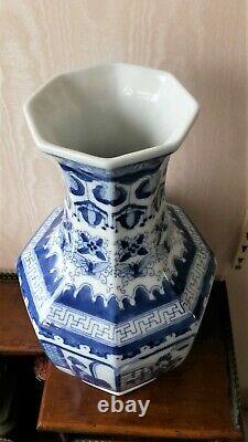 Vintage Large Chinese Export Porcelain Blue & White Eight Panelled Vase