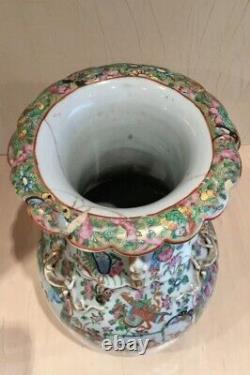 16,5 Grand vase en porcelaine chinoise ancienne de haute qualité et détaillé, Famille Rose.