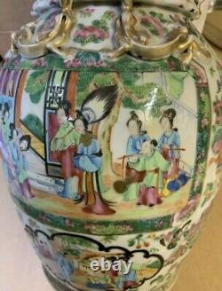 16,5 Vase en porcelaine chinoise ancienne de haute qualité et détaillé, Famille Rose