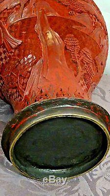 18c Antique Chinois Rouge Laque Immortals Large Cinabre Sur Paysage Vase 14