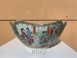 A 19ème C. Antique Chinese Canton Rose Médaillon Large Punch Bowl