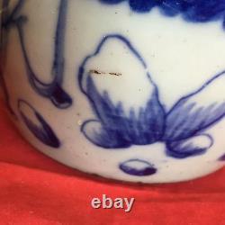 Antique Chinois Grand Bleu Et Blanc Ginger Jar Hommes Avec Des Fleurs Hauteur 19cm