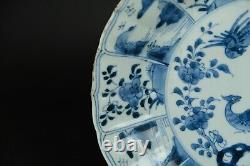 Assiettes chinoises anciennes en porcelaine profonde de 28 cm de large avec des oiseaux et un paysage du XVIIIe siècle
