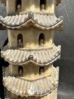 Authentique figurine chinoise en pierre à savon de grande taille.
