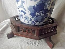 Base de vase chinois antique en bois hexagonal de grande taille reposant sur quatre pieds