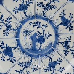 Beau Grand Bleu Chinois Et Chargeur Blanc, Fleurs, 18 Ct. Période Kangxi