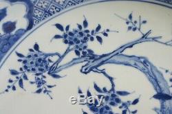 Beau Grand Plat À Cornet En Porcelaine De Chine De 41,5 Cm, Kangxi, 18e Siècle