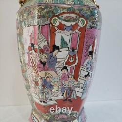 Beau grand vase émaillé chinois de style famille rose avec des figures et signé de l'époque vintage