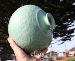 Belle grande vase en porcelaine céladon sculptée de l'époque Qing chinoise avec marque Qianlong