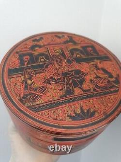 Boîte en bois laquée chinoise antique et de grande taille, peinte à la main