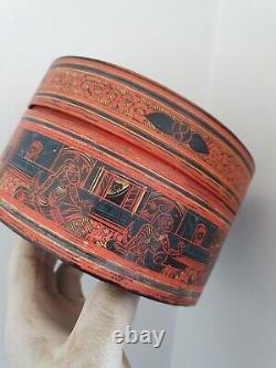 Boîte en bois laquée chinoise antique et de grande taille, peinte à la main