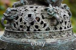 Brûleur d'encens en bronze chinois de la dynastie des Ming. Grand 9,5 kg. 44cm de haut.