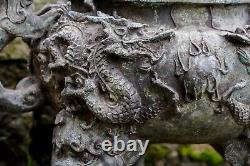 Brûleur d'encens en bronze chinois de la dynastie des Ming. Grand 9,5 kg. 44cm de haut.