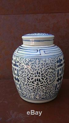 Chinese Antique Grand Pot Bleu Et Blanc Porcelaine Lided Floral Et Inscription