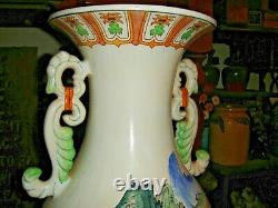 Chinois Japonais Très Grand Plancher Urn Vase Scènes Peintes Deux Poignées