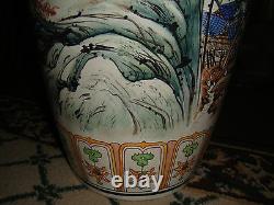Chinois Japonais Très Grand Plancher Urn Vase Scènes Peintes Deux Poignées