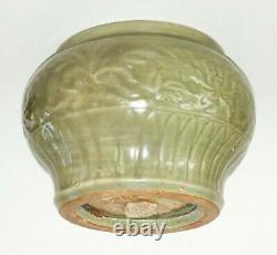 Chinois Ming Longquan Couvert Celadon Glaçure Molded Leaf Motif Grand Bowl (zag)
