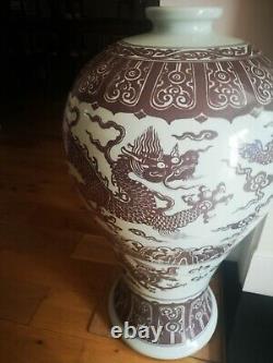 Deux Grands Vases Chinois Motifs Dragon
