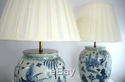 Exceptionnelle Grande Paire De Lampes En Céramique Vase Chinois Avec Des Bases En Bois Gild