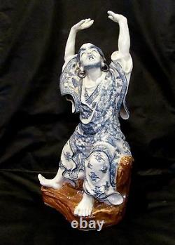 Figurine De Porcelaine Bleue Et Blanche Chinoise D'un Louhan Large (18)